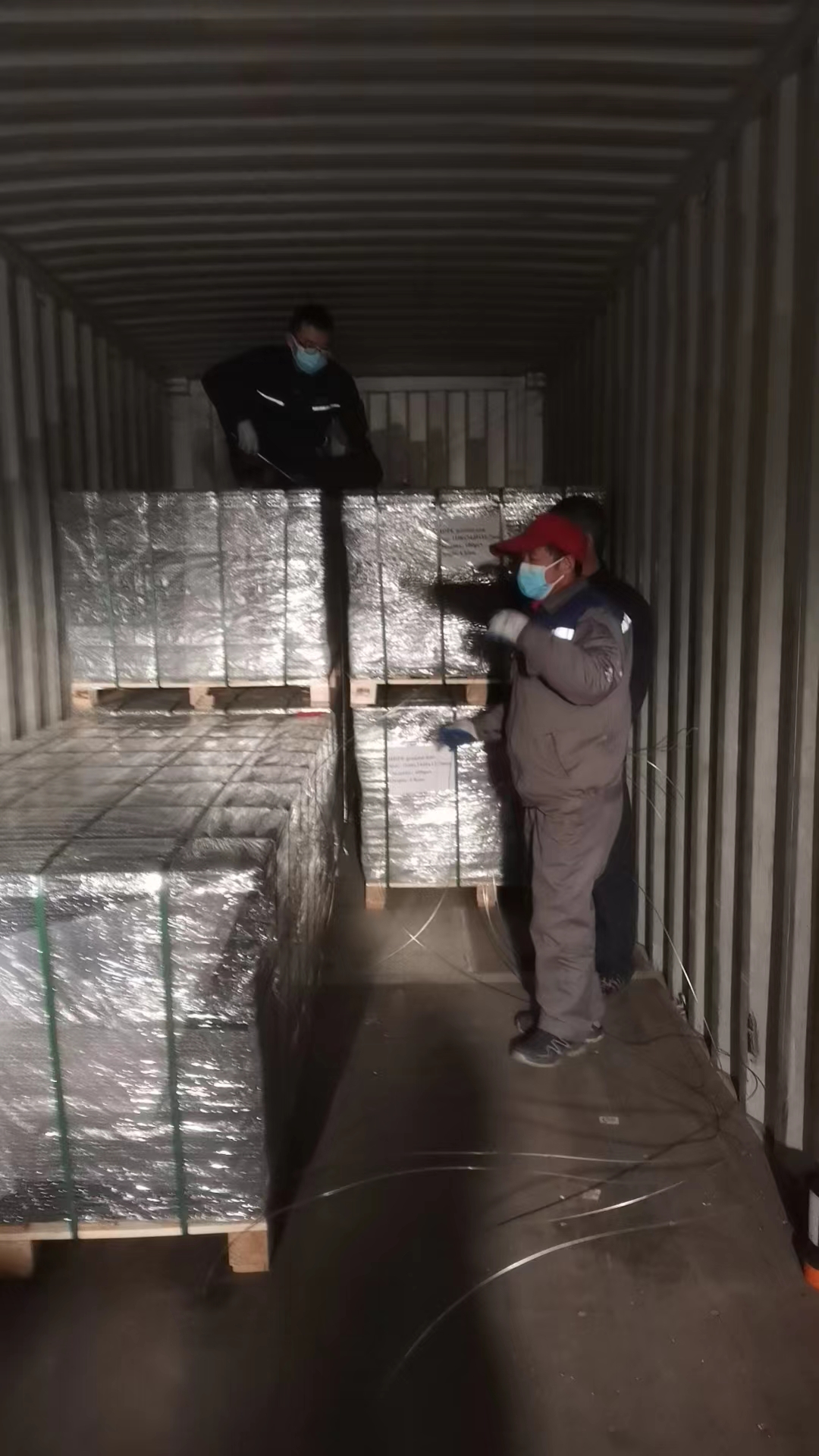 聚乙烯耐磨襯板、防滑路基板整柜發(fā)貨